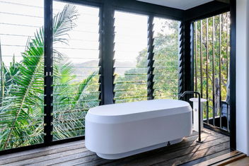 Crane Lodge with Accommodation Whitsundays