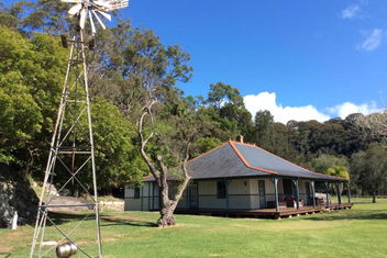Currawong Beach Cottages with Accommodation Whitsundays