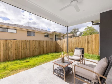Cute 4BR Family Home In Calamvale - Accommodation Whitsundays 0