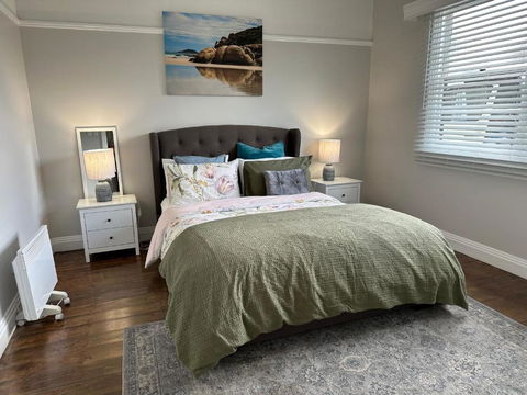 Daisy Cottage On Duke 3BR - Accommodation Whitsundays 0