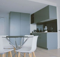2Bed 2Bath Minimalist Apartment in CBD - Accommodation Whitsundays