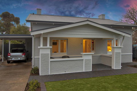 2BR Cottage With Parking Close To Adelaide CBD - Accommodation Whitsundays 0