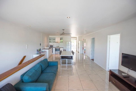 3 Bedroom Apartment // Spence St - Accommodation Whitsundays 0