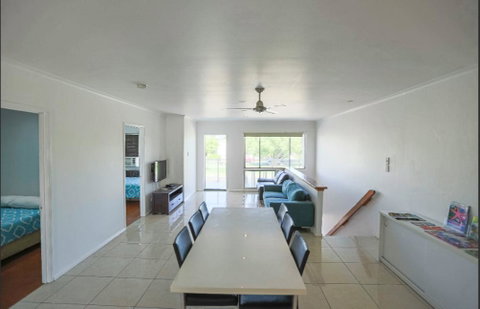 3 Bedroom Apartment // Spence St - Accommodation Whitsundays 1