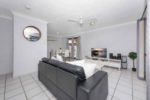 3 Bedroom Home - Accommodation Whitsundays 1