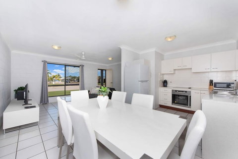 3 Bedroom Home - Accommodation Whitsundays 3