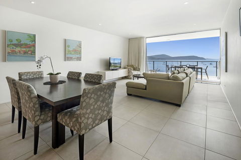 3 Bedroom Ultimate Luxury Waterfront - Accommodation Whitsundays 3