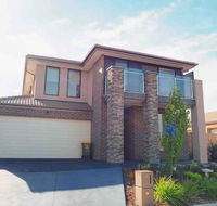 4 Bed 2 And A Half Bath Luxury Villa in Point Cook - Accommodation Whitsundays