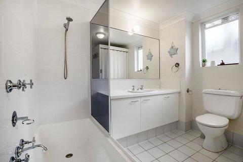 4 Cote D Azur 6 Douglas Street - Accommodation Whitsundays 2