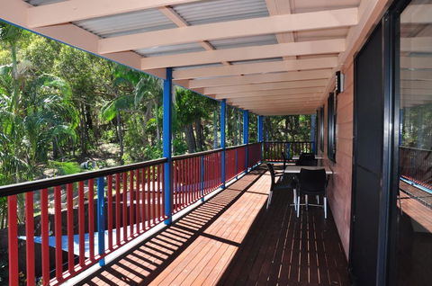 43 Double Island Drive - Two Level Holiday Home With Swimming Pool. Located Close To Beach And CBD - Accommodation Whitsundays 2