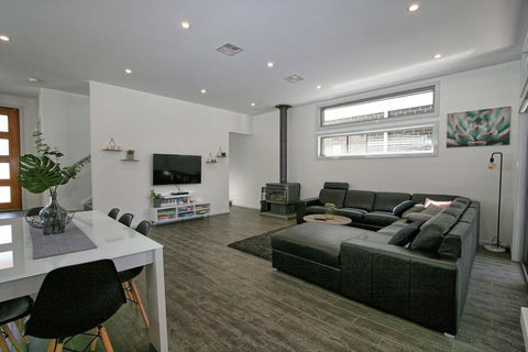43B Twynam Street - The Falls On Twynam - Accommodation Whitsundays 0