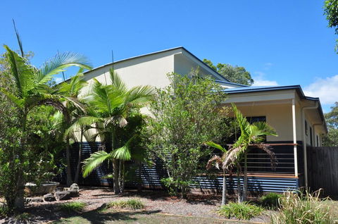 44 Cypress Avenue - Holiday Home In A Quiet Location, Close To Patrolled Beach And CBD - Accommodation Whitsundays 0