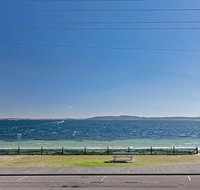 5 'Bayside' 21 Victoria Parade - unbeatable location and Air Conditioned