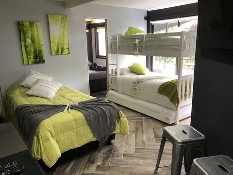 51 Beachcomber Avenue Brahmini Lodge - Accommodation Whitsundays 1