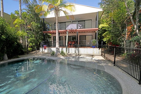 8 Springfield Avenue - Pet Friendly, Linen Included - Accommodation Whitsundays 2