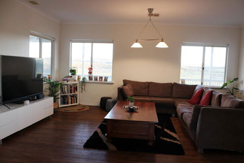 A Better Life Animal Sanctuary FarmStay - Private Two-Bedrooms, Lounge Room & Bathroom & Toilet, Shared Kitchen - Accommodation Whitsundays 3