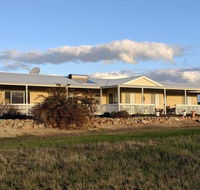 A Better Life Animal Sanctuary FarmStay - Private Two-Bedrooms Lounge Room  Bathroom  Toilet Shared Kitchen - Accommodation Whitsundays