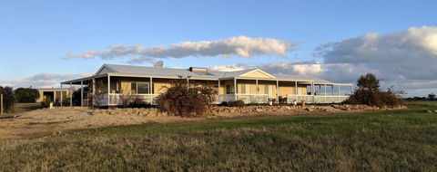 A Better Life Animal Sanctuary FarmStay - Private Two-Bedrooms, Lounge Room & Bathroom & Toilet, Shared Kitchen - Accommodation Whitsundays 0