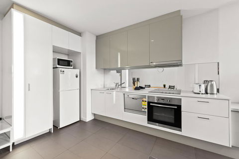 A Bright & Airy CBD Apt Next To Southern Cross - Accommodation Whitsundays 2