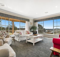A House With A View Molong. NSW - Accommodation Whitsundays