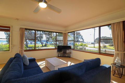 A Reflection On The Lake - Accommodation Whitsundays 3