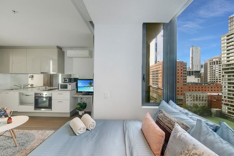 A Stylish & Cozy Studio Next To Southern Cross - Accommodation Whitsundays 0