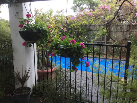 Aarn House B&B Airport Accommodation - Accommodation Whitsundays 3