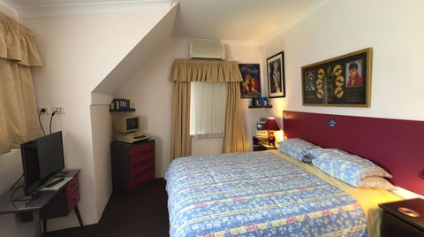 Aarn House B&B Airport Accommodation - Accommodation Whitsundays 0