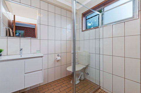 AAt 28 Goldsmith Motel - Accommodation Whitsundays 3