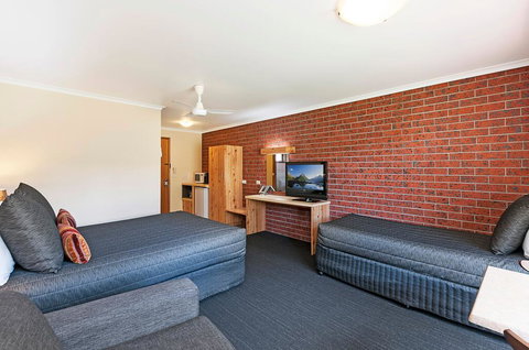 AAt 28 Goldsmith Motel - Accommodation Whitsundays 2