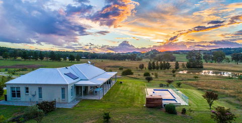 Abingdon House - Accommodation Whitsundays 0