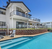 Above and Beyond - Beautiful Home with Pool - Accommodation Whitsundays