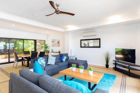 Absolute Airlie - Accommodation Whitsundays 2