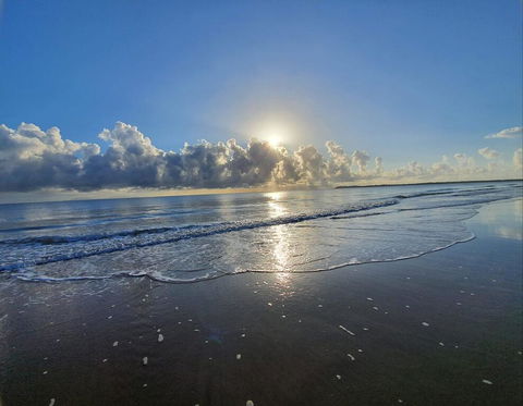 ABSOLUTE BEACH FRONT MACKAY - Comfort Resort Blue Pacific - Accommodation Whitsundays 0