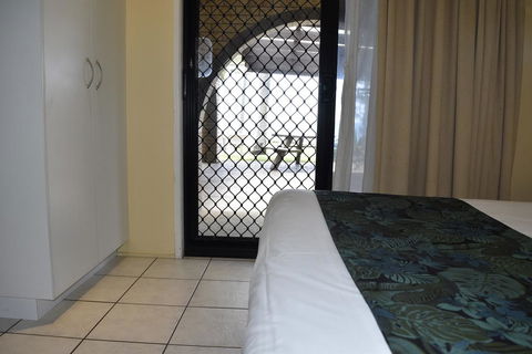 ABSOLUTE BEACH FRONT MACKAY - Comfort Resort Blue Pacific - Accommodation Whitsundays 2