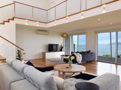 Absolute Waterfront - Accommodation Whitsundays 0