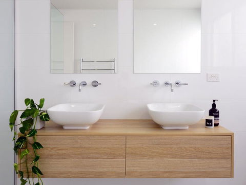 Absolute Waterfront - Accommodation Whitsundays 2