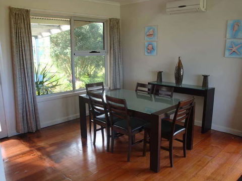 Absolute Waterfront - Accommodation Whitsundays 2