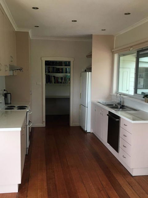 Absolute Waterfront - Accommodation Whitsundays 3