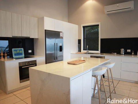 Absolutely Avoca - 114a Avoca Drive, Avoca Beach - Accommodation Whitsundays 1