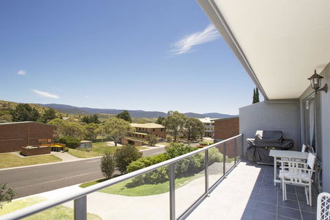 Acacia 2 - Luxurious Holiday Townhouse - Accommodation Whitsundays 0