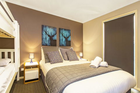 Acacia 2 - Luxurious Holiday Townhouse - Accommodation Whitsundays 2