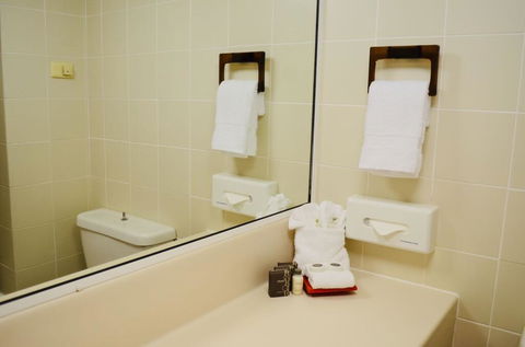 Acacia Court Hotel - Accommodation Whitsundays 3