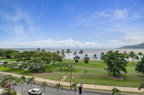 Acacia Court Hotel - Accommodation Whitsundays 2