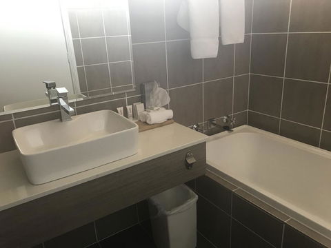 Acacia Motor Lodge - Accommodation Whitsundays 3