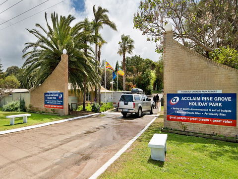 Acclaim Pine Grove Holiday Park - Accommodation Whitsundays 0