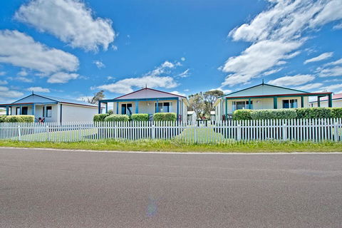 Acclaim Rose Gardens Beachside Holiday Park - Accommodation Whitsundays 1