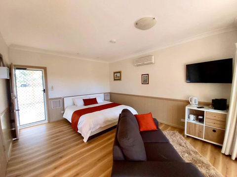 Accommodation Creek Cottages & Sundown View Suites - Accommodation Whitsundays 1