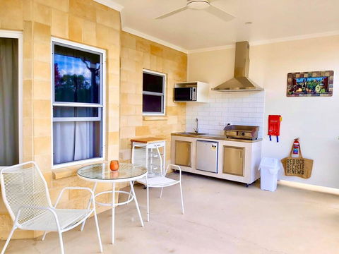 Accommodation Creek Cottages & Sundown View Suites - Accommodation Whitsundays 2