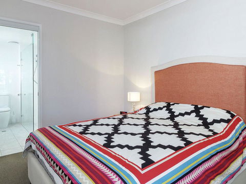 Across The Road From The Beach! - Accommodation Whitsundays 2